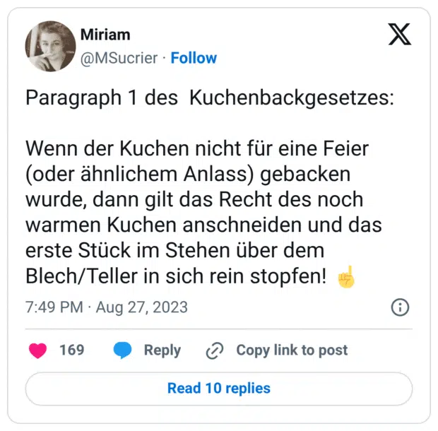 Paragraph 1 des Kuchenbackgesetzes: Wenn der Kuchen nicht für eine Feier (oder ähnlichem Anlass) gebacken wurde, dann gilt das Recht des noch warmen Kuchen anschneiden und das erste Stück im Stehen über dem Blech/Teller in sich rein stopfen! ☝️