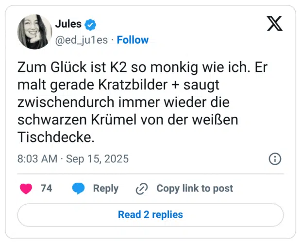 Zum Glück ist K2 so monkig wie ich. Er malt gerade Kratzbilder + saugt zwischendurch immer wieder die schwarzen Krümel von der weißen Tischdecke.