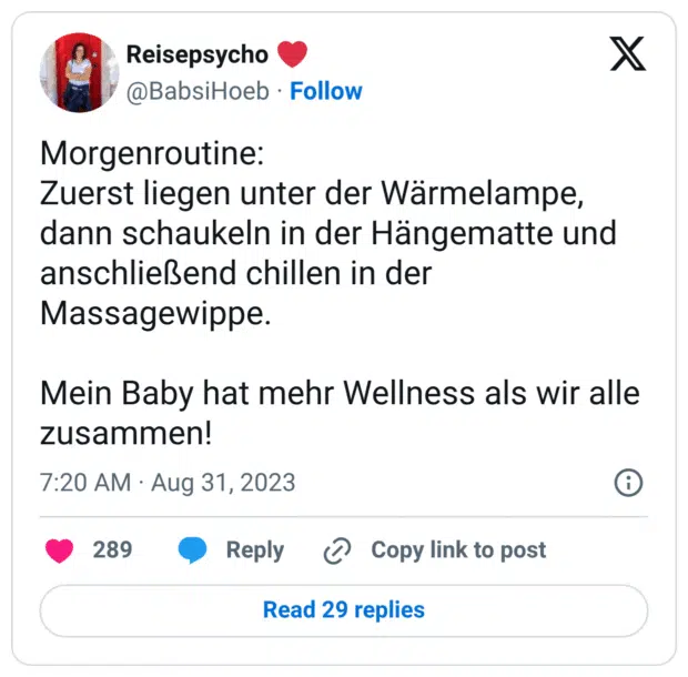 Morgenroutine: Zuerst liegen unter der Wärmelampe, dann schaukeln in der Hängematte und anschließend chillen in der Massagewippe. Mein Baby hat mehr Wellness als wir alle zusammen!