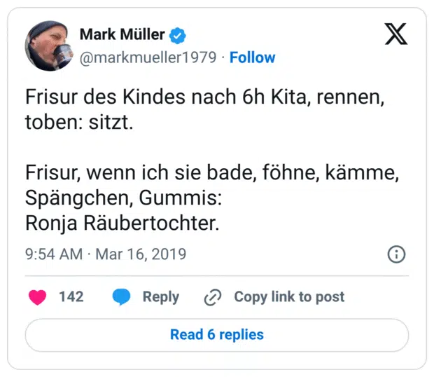 Frisur des Kindes nach 6h Kita, rennen, toben: sitzt. Frisur, wenn ich sie bade, föhne, kämme, Spängchen, Gummis: Ronja Räubertochter.