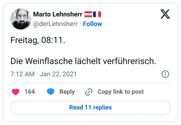 Freitag, 08:11. Die Weinflasche lächelt verführerisch.