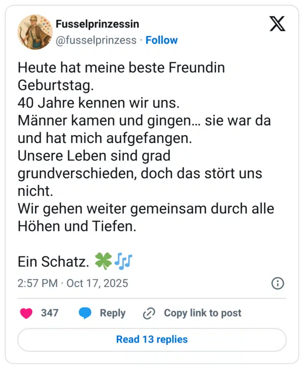Heute hat meine beste Freundin Geburtstag. 40 Jahre kennen wir uns. Männer kamen und gingen… sie war da und hat mich aufgefangen. Unsere Leben sind grad grundverschieden, doch das stört uns nicht. Wir gehen weiter gemeinsam durch alle Höhen und Tiefen. Ein Schatz. 🍀🎶