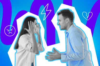 Ein Paar streitet heftig, beide gestikulieren, im Hintergrund Symbole für Ärger und ein gebrochenes Herz.