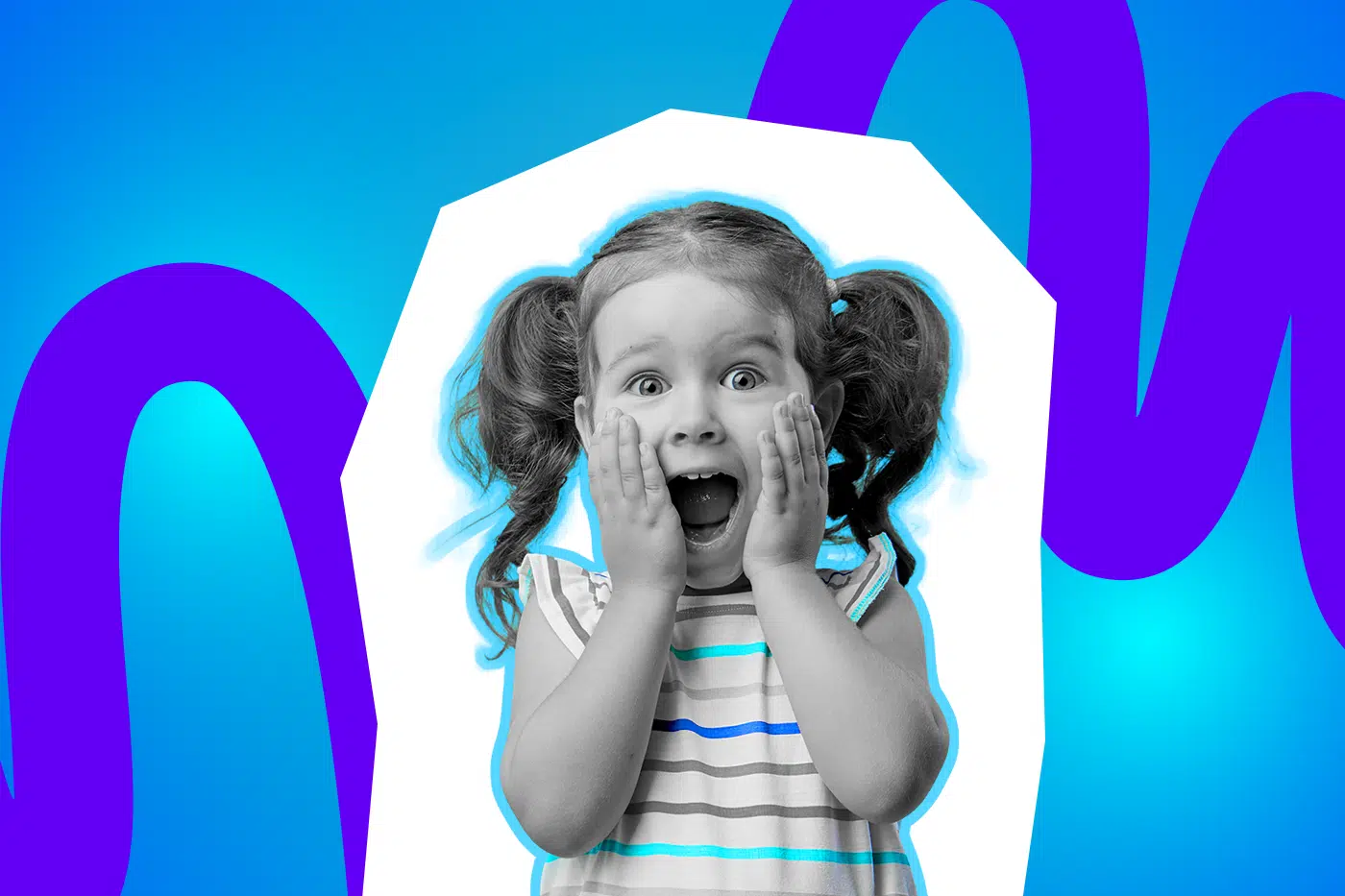 Ein kleines Mädchen mit zwei Zöpfen hält sich überrascht die Hände an die Wangen und schaut mit weit geöffnetem Mund nach vorn, vor einem farbenfrohen, blau-lila Hintergrund.