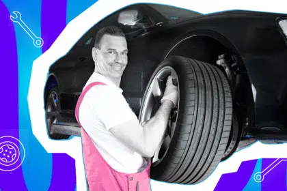 Pop-Art-Illustration eines Mannes, welcher einen Reifen wechselt und lächelt. Umgeben von Icons wie einen Reifen und ein Schraubenschlüssel. Schwarz-Weiß-Gesicht und bunter Hintergrund. Ideal für Beiträge über Reifenwechsel