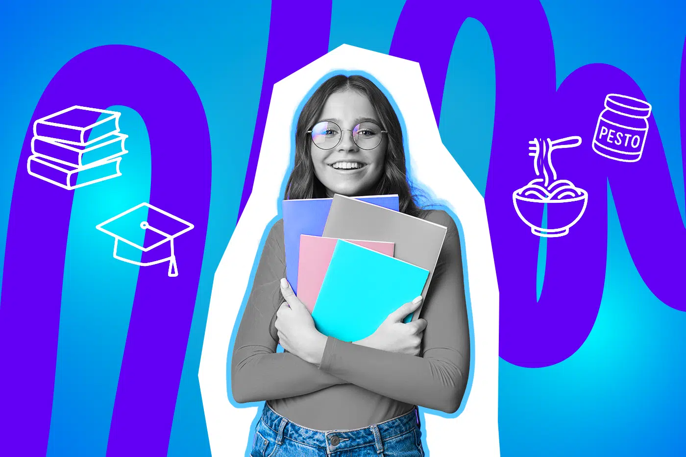 Junge Frau mit Brille lächelt und hält mehrere bunte Notizbücher im Arm.