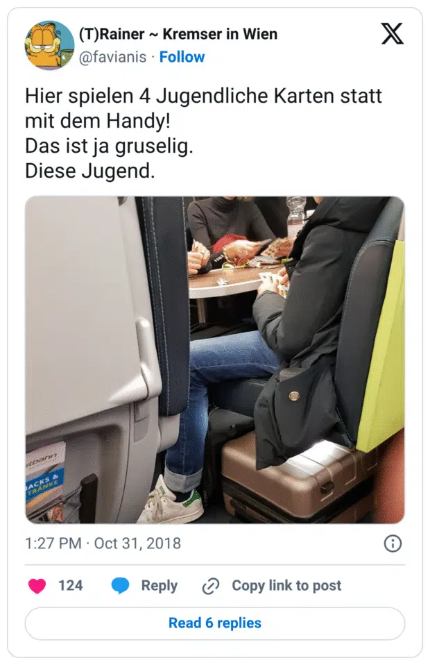 Hier spielen 4 Jugendliche Karten statt mit dem Handy! Das ist ja gruselig. Diese Jugend.