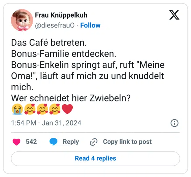 Das Café betreten. Bonus-Familie entdecken. Bonus-Enkelin springt auf, ruft "Meine Oma!", läuft auf mich zu und knuddelt mich. Wer schneidet hier Zwiebeln? 😭🥰🥰🥰❤️