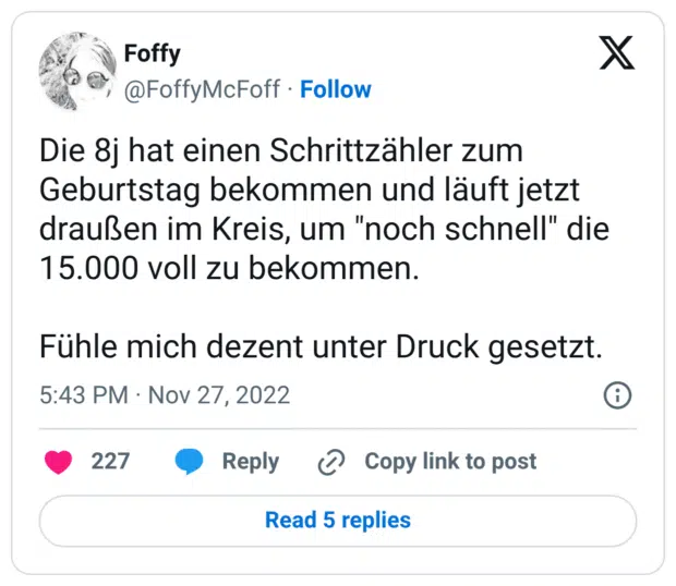 Die 8j hat einen Schrittzähler zum Geburtstag bekommen und läuft jetzt draußen im Kreis, um "noch schnell" die 15.000 voll zu bekommen. Fühle mich dezent unter Druck gesetzt.