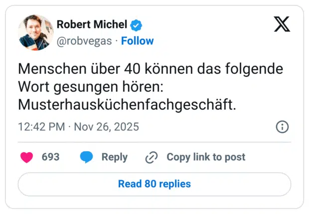Menschen über 40 können das folgende Wort gesungen hören: Musterhausküchenfachgeschäft.