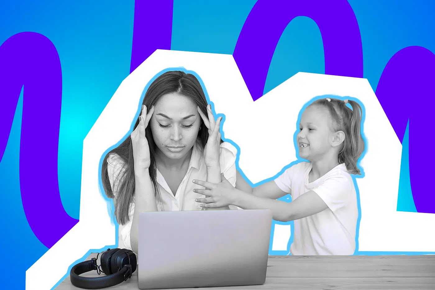 Gestresste Frau sitzt vor einem Laptop, während ein fröhliches Kind sie antippend Aufmerksamkeit sucht.