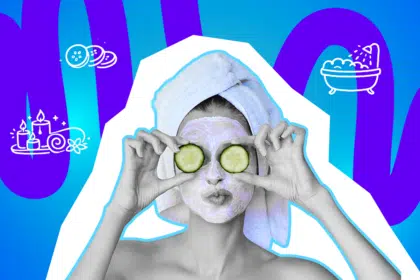 Eine Frau mit Handtuch auf dem Kopf und Gesichtsmaske hält Gurkenscheiben vor die Augen und stellt Wellness im Alltag dar.