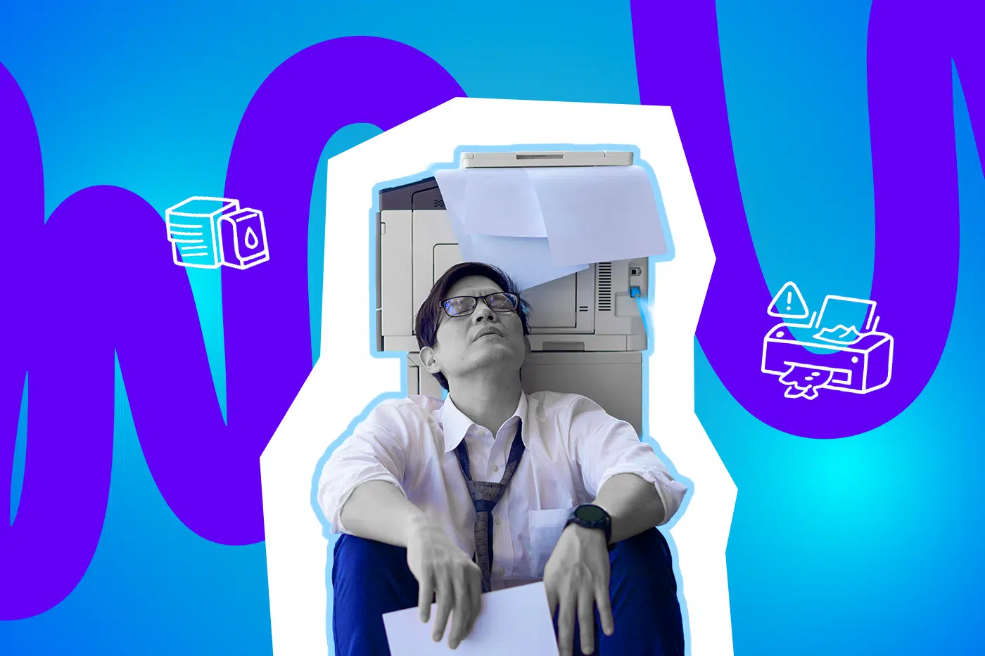 Ein erschöpfter Mann sitzt frustriert vor einem streikenden Drucker. Büroalltag in seiner reinsten Form.