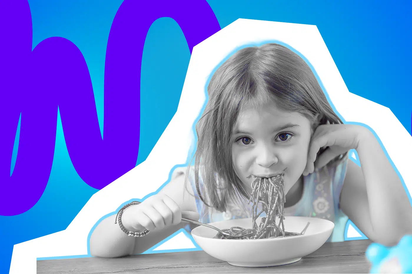 Ein Kind isst begeistert Spaghetti direkt aus der Schüssel. Das Bild steht für unkompliziertes, kindgerechtes Essen und Spaß am Kochen für Kinder.