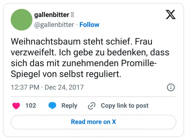 Weihnachtsbaum steht schief. Frau verzweifelt. Ich gebe zu bedenken, dass sich das mit zunehmenden Promille-Spiegel von selbst reguliert.
