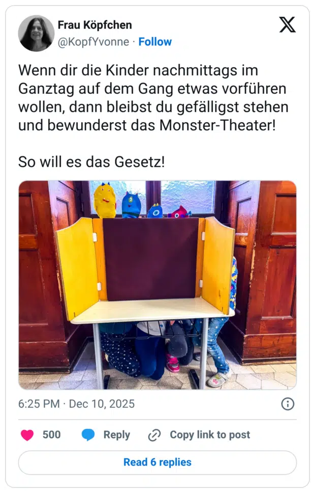 Wenn dir die Kinder nachmittags im Ganztag auf dem Gang etwas vorführen wollen, dann bleibst du gefälligst stehen und bewunderst das Monster-Theater! So will es das Gesetz!