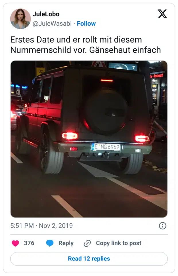 Erstes Date und er rollt mit diesem Nummernschild vor. Gänsehaut einfach