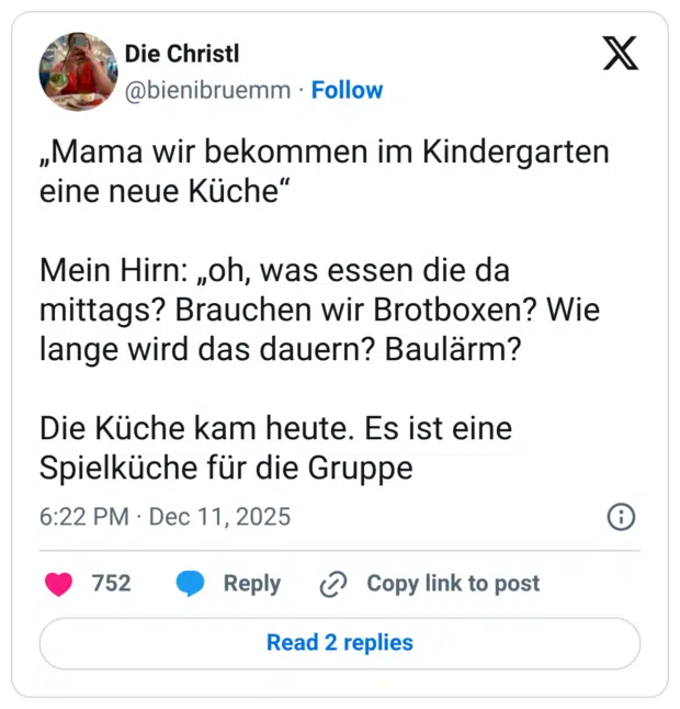 „Mama wir bekommen im Kindergarten eine neue Küche" Mein Hirn: ,oh, was essen die da mittags? Brauchen wir Brotboxen? Wie lange wird das dauern? Baulärm? Die Küche kam heute. Es ist eine Spielküche für die Gruppe