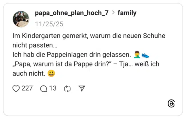 Im Kindergarten gemerkt, warum die neuen Schuhe nicht passten… Ich hab die Pappeinlagen drin gelassen. 🤦‍♂️👟 „Papa, warum ist da Pappe drin?“ – Tja… weiß ich auch nicht. 😃