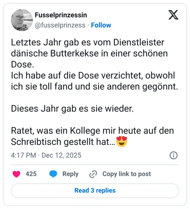 Letztes Jahr gab es vom Dienstleister dänische Butterkekse in einer schönen Dose. Ich habe auf die Dose verzichtet, obwohl ich sie toll fand und sie anderen gegönnt. Dieses Jahr gab es sie wieder. Ratet, was ein Kollege mir heute auf den Schreibtisch gestellt hat