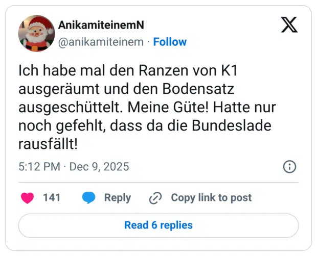 Ich habe mal den Ranzen von K1 ausgeräumt und den Bodensatz ausgeschüttelt. Meine Güte! Hatte nur noch gefehlt, dass da die Bundeslade rausfällt!