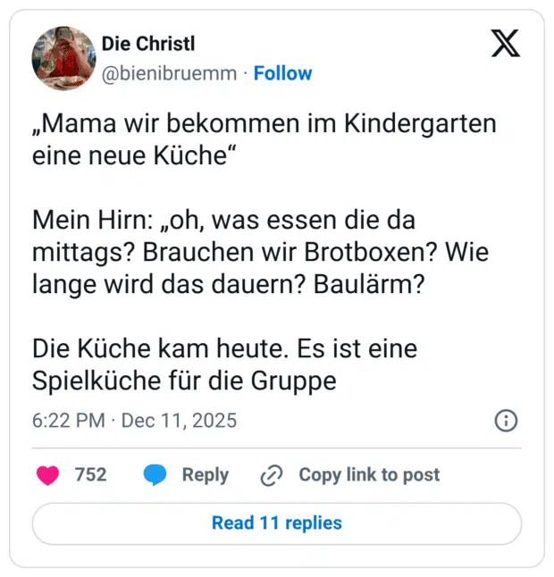 „Mama wir bekommen im Kindergarten eine neue Küche“ Mein Hirn: „oh, was essen die da mittags? Brauchen wir Brotboxen? Wie lange wird das dauern? Baulärm? Die Küche kam heute. Es ist eine Spielküche für die Gruppe