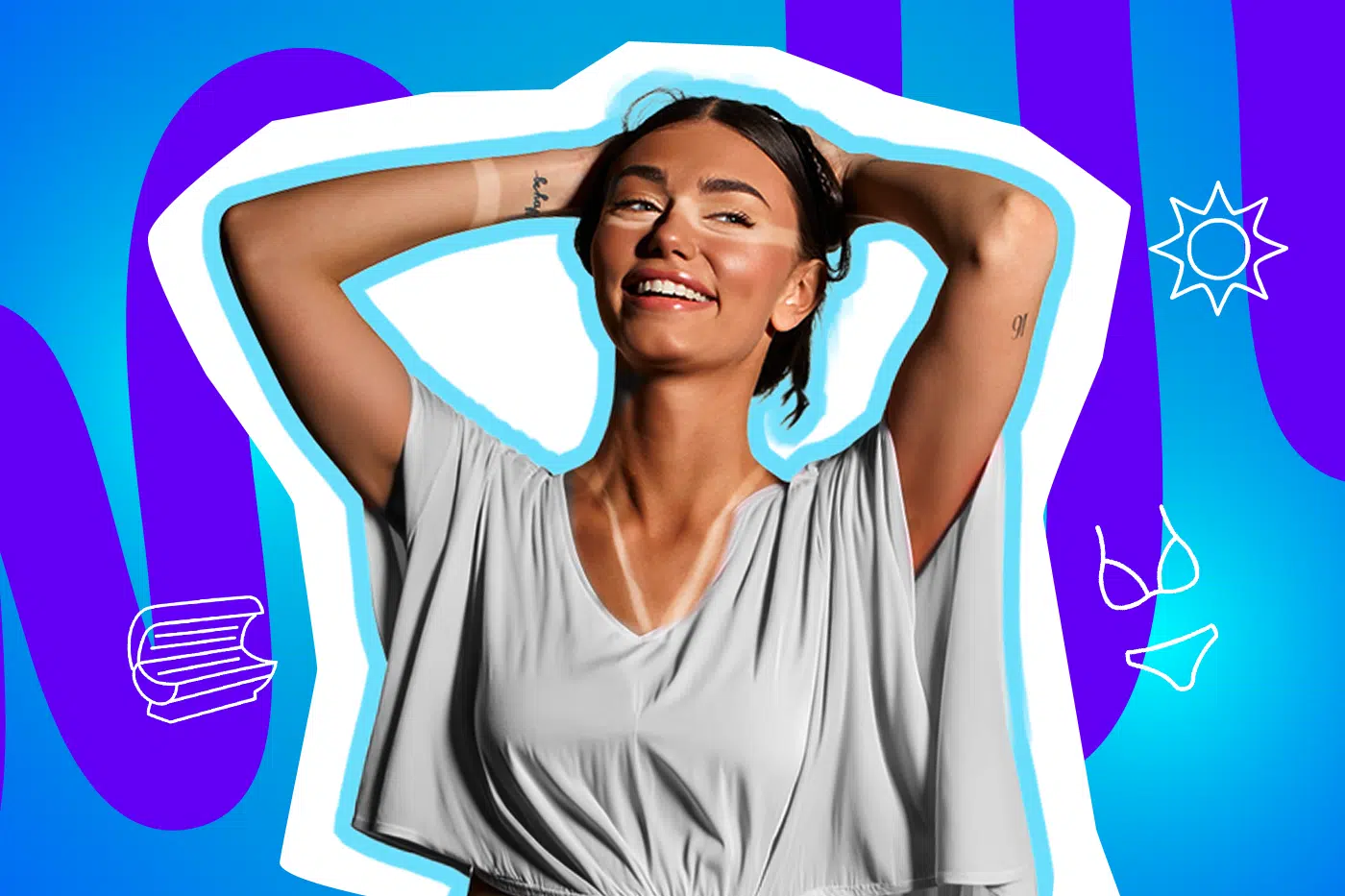 Eine lächelnde junge Frau mit deutlich sichtbaren Bräunungsstreifen präsentiert stolz ihren Teint.Ideal für Blogbeiträge über Beauty-Fails, Tipps für die Sonnenbank und humorvolle Sommer-Anekdoten.