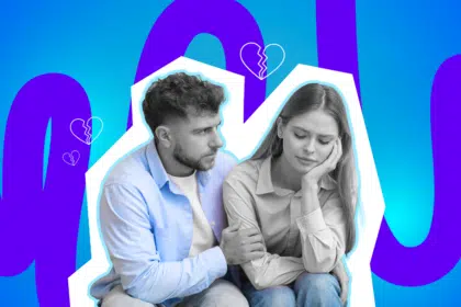 Ein Mann versucht eine traurige Frau zu trösten, die den Kopf in die Hand stützt, vor einem farbigen Hintergrund mit gebrochenen Herzsymbolen.