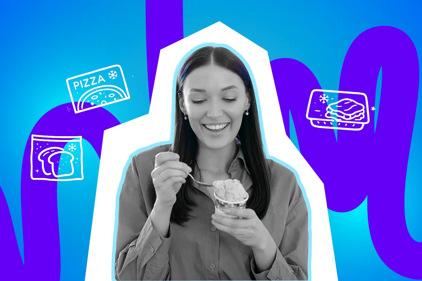 Lächelnde Frau hält Eis in der Hand und nimmt glücklich einen Löffel davon.