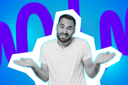 Ein Mann zuckt mit den Schultern und schaut ratlos.