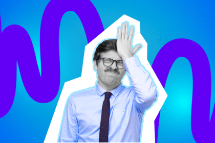 Ein Mann mit Brille und Krawatte schlägt sich genervt die Hand an die Stirn und schließt die Augen, vor einem abstrakten farbigen Hintergrund.