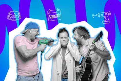 Eine Frau hält sich genervt die Ohren zu, während zwei Männer laut mit Bohrmaschine und Gitarre neben ihr stehen, vor einem farbigen Hintergrund mit Symbolen für Sonntag und Lärm.