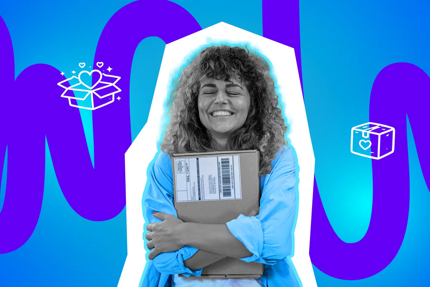 Eine Frau umarmt glücklich ein Paket und lächelt mit geschlossenen Augen. Das Bild steht für Vorfreude und die kleine Freude über eine Lieferung.