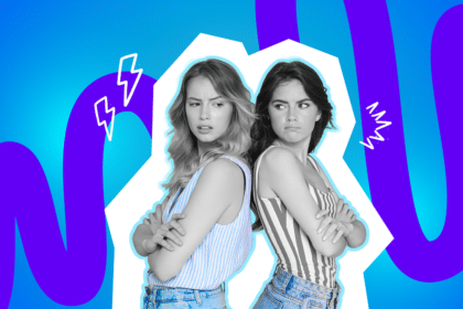 Zwei Freundinnen haben Streit und schauen sich genervt an.