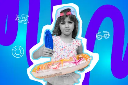 Mädchen im Blumen-Badeanzug mit Schwimmring und blauem Thermometer. Die Pop-Art-Illustration thematisiert den Schwimmunterricht in der Schule und die damit verbundenen Regeln und Erlebnisse.