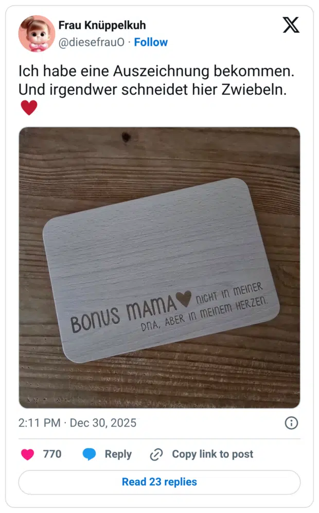 Ich habe eine Auszeichnung bekommen. Und irgendwer schneidet hier Zwiebeln. ♥️