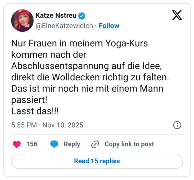 Nur Frauen in meinem Yoga-Kurs kommen nach der Abschlussentspannung auf die Idee, direkt die Wolldecken richtig zu falten. Das ist mir noch nie mit einem Mann passiert! Lasst das!!!