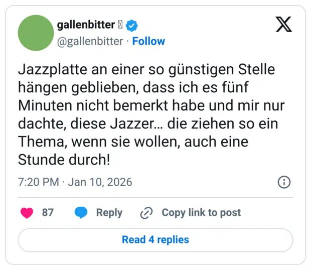 Jazzplatte an einer so günstigen Stelle hängen geblieben, dass ich es fünf Minuten nicht bemerkt habe und mir nur dachte, diese Jazzer... die ziehen so ein Thema, wenn sie wollen, auch eine Stunde durch!