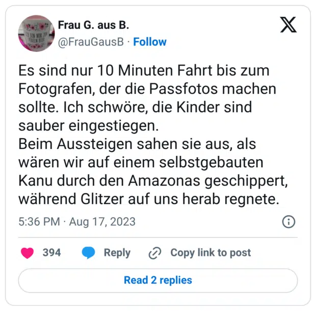 Es sind nur 10 Minuten Fahrt bis zum Fotografen, der die Passfotos machen sollte. Ich schwöre, die Kinder sind sauber eingestiegen. Beim Aussteigen sahen sie aus, als wären wir auf einem selbstgebauten Kanu durch den Amazonas geschippert, während Glitzer auf uns herab regnete.