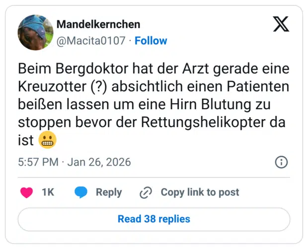 Beim Bergdoktor hat der Arzt gerade eine Kreuzotter (?) absichtlich einen Patienten beißen lassen um eine Hirn Blutung zu stoppen bevor der Rettungshelikopter da ist