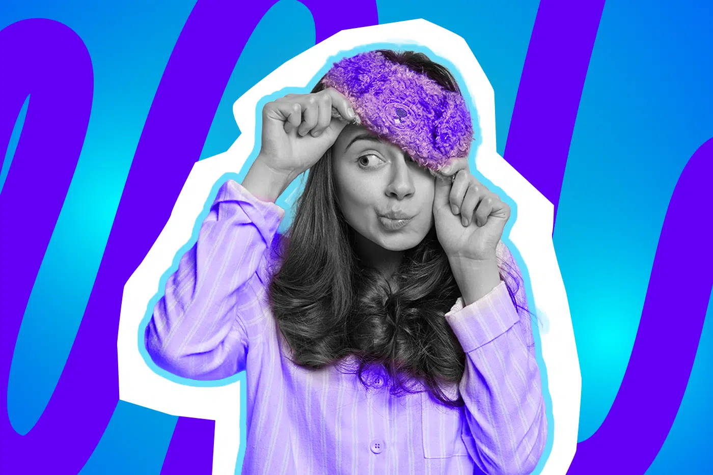 Eine junge Frau im hellviolett gestreiften Schlafanzug hebt verschmitzt ihre flauschige, lila Schlafmaske an. Die Pop-Art-Illustration symbolisiert die Liebe zum Pyjama, erholsamen Schlaf und den Wunsch, den gemütlichen Look am liebsten den ganzen Tag zu tragen.