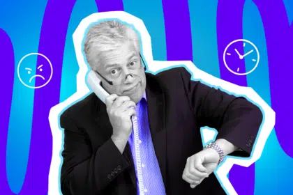 Moderne Grafik, die das Klischee der deutschen Überpünktlichkeit und Prinzipientreue darstellt. Ein Herr prüft ungeduldig die Uhrzeit, während er telefoniert. Ideal für Blogbeiträge über Alman-Momente, Supermarkt-Sprints, Mülltrennung und humorvolle Alltagsbeobachtungen in Deutschland.