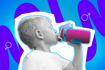 g): Ein Junge trinkt im Pop-Art-Stil aus einer leuchtend pinken Trinkflasche. Die Illustration thematisiert humorvoll gesellschaftliche Geschlechterrollen und die Frage, warum Farben wie Rosa oder Lila oft noch als „rein weiblich“ abgestempelt werden.