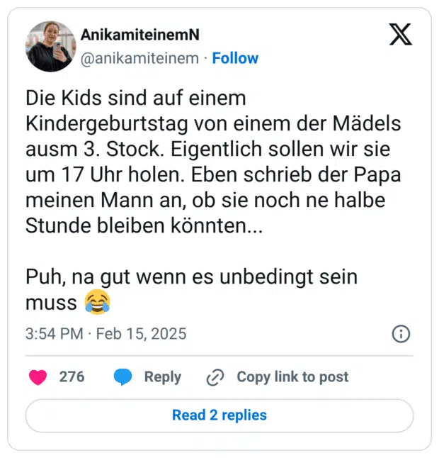 Die Kids sind auf einem Kindergeburtstag von einem der Mädels ausm 3. Stock. Eigentlich sollen wir sie um 17 Uhr holen. Eben schrieb der Papa meinen Mann an, ob sie noch ne halbe Stunde bleiben könnten... Puh, na gut wenn es unbedingt sein muss