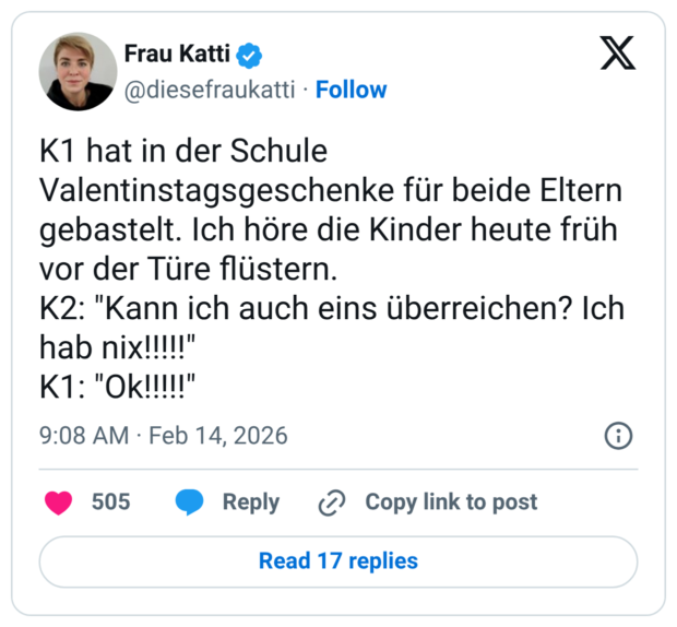 K1 hat in der Schule Valentinstagsgeschenke für beide Eltern gebastelt. Ich höre die Kinder heute früh vor der Türe flüstern. K2: "Kann ich auch eins überreichen? Ich hab nix!!!!!" K1: "Ok!!!!!"