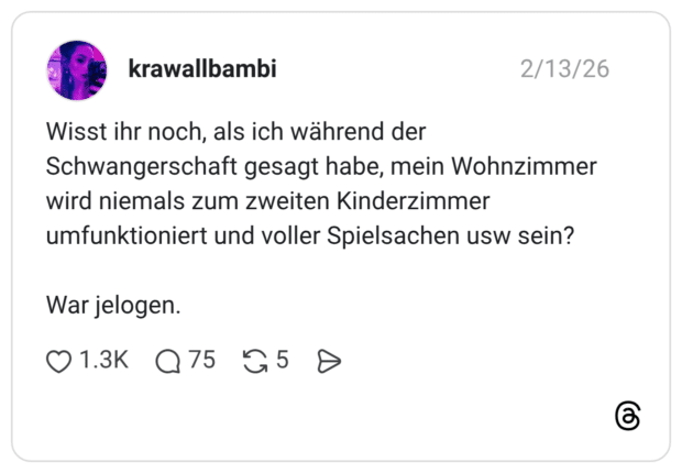 Wisst ihr noch, als ich während der Schwangerschaft gesagt habe, mein Wohnzimmer wird niemals zum zweiten Kinderzimmer umfunktioniert und voller Spielsachen usw sein? War jelogen.