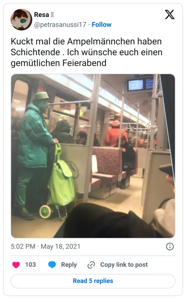 Kuckt mal die Ampelmännchen haben Schichtende . Ich wünsche euch einen gemütlichen Feierabend