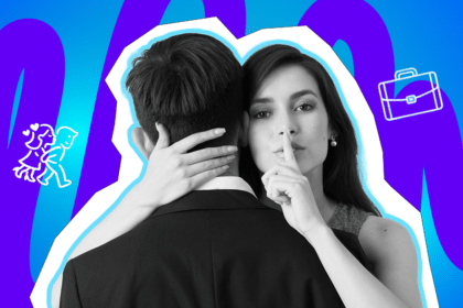 Moderne Grafik, die das stumme Wissen um einen Betrug darstellt. Eine Frau umarmt ihren Partner, während sie den Betrachter zum Schweigen auffordert. Ideal für tiefgründige Blogbeiträge über das schleichende Ende einer Ehe, Affären mit Klienten und den schmerzhaften Umgang mit Untreue.