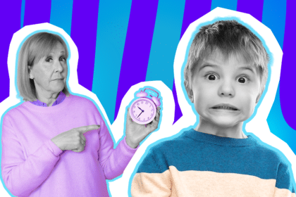 Humorvolle Collage zum Thema Erwachsenwerden: Eine ernst blickende Frau in Schwarz-Weiß mit einem lilafarbenen Pullover zeigt mahnend auf einen kleinen rosafarbenen Wecker in ihrer Hand. Daneben starrt ein Junge in Schwarz-Weiß mit einem blau-beigen Pullover panisch und mit weit aufgerissenen Augen in die Kamera. Das Pop-Art-Motiv vor einem blau-violetten Wellen-Hintergrund visualisiert humorvoll die tickende Uhr des Lebens und die Angst vor Verantwortung.