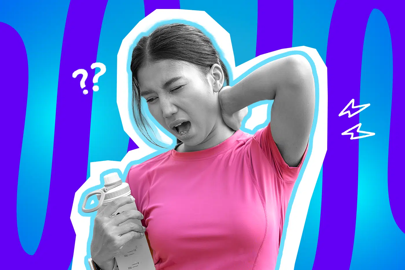 Humorvolle Collage zum Thema Muskelkater und Sport-Frust: Eine schmerzverzerrt blickende Frau in Schwarz-Weiß fasst sich stöhnend in den Nacken. Sie trägt ein leuchtend pinkes Sportshirt und hält eine Trinkflasche in der Hand. Weiße Blitz- und Fragezeichen-Icons um ihren Kopf sowie das Pop-Art-Motiv vor einem blau-violetten Wellen-Hintergrund visualisieren humorvoll die fiesen Schmerzen und die absolute Verwirrung nach der kleinsten körperlichen Alltagsanstrengung.